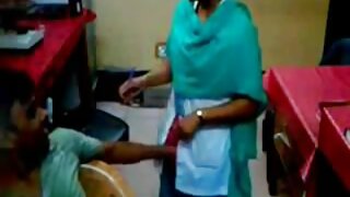 ಎರಡು ಡಂಪಿ ಹೊಂಬಣ್ಣದ ಕ ...