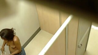 ಹಾರ್ನಿ ಡ್ಯೂಡ್ ತನ್ನ ಹ ...